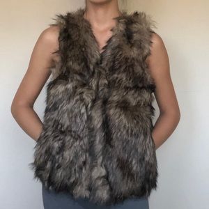 DIVIDED H&M women’s fur jacket Size 4